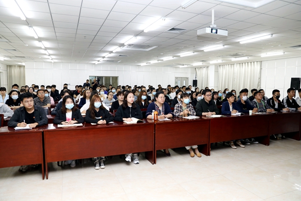 1621082211339690.jpg 师生聆听.JPG